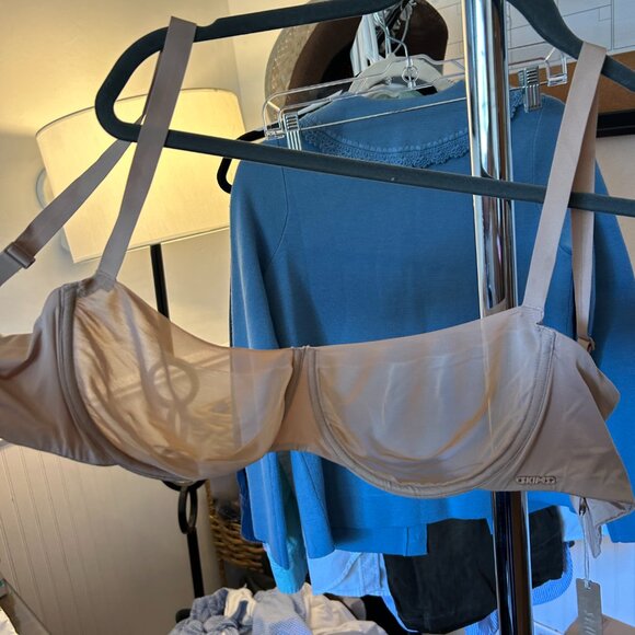 SKIMS 36DD unlined balconette bra - Picture 3 of 4